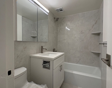 East 79 Street - Photo Thumbnail 6