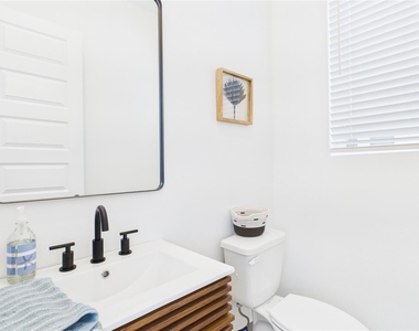 2426 Freeman Street - Photo Thumbnail 24