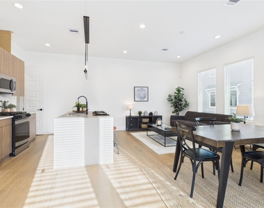 2426 Freeman Street - Photo Thumbnail 13