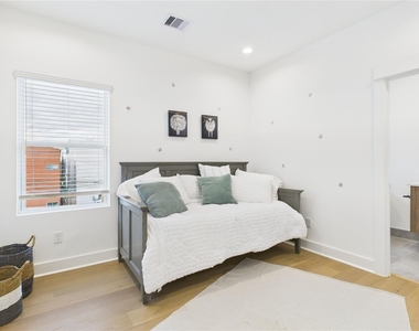 2426 Freeman Street - Photo Thumbnail 33