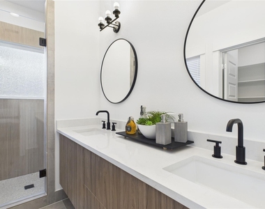 2426 Freeman Street - Photo Thumbnail 30