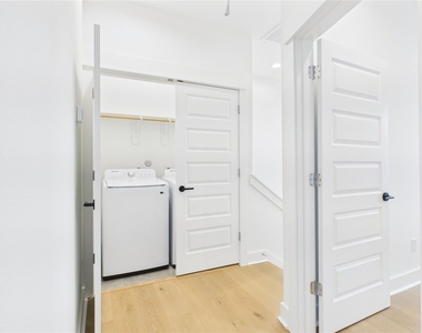 2426 Freeman Street - Photo Thumbnail 32