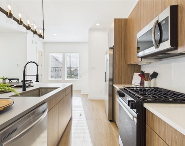 2426 Freeman Street - Photo Thumbnail 21
