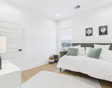 2426 Freeman Street - Photo Thumbnail 34