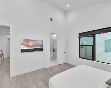 5905 Fairdale Lane - Photo Thumbnail 13