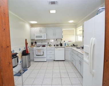 1821 E Winn Street - Photo Thumbnail 13