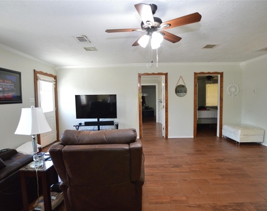 1821 E Winn Street - Photo Thumbnail 5