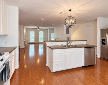 1005 Joe Annie Street - Photo Thumbnail 6