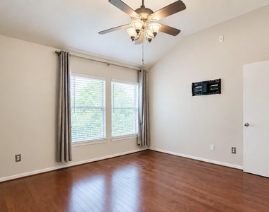 1005 Joe Annie Street - Photo Thumbnail 11