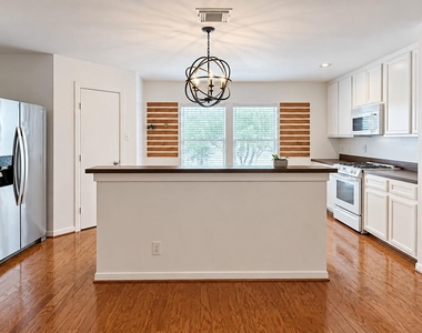1005 Joe Annie Street - Photo Thumbnail 5