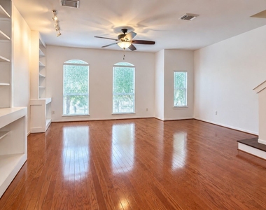 1005 Joe Annie Street - Photo Thumbnail 8
