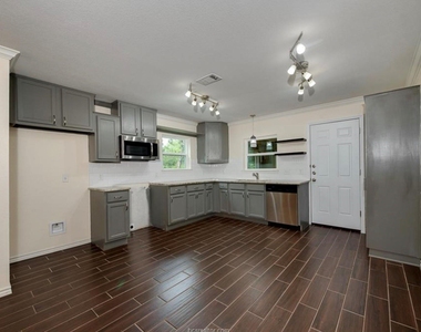 406 Emmett Street - Photo Thumbnail 3