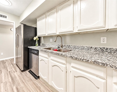 6741 Tara Drive - Photo Thumbnail 14