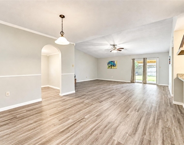 6741 Tara Drive - Photo Thumbnail 12