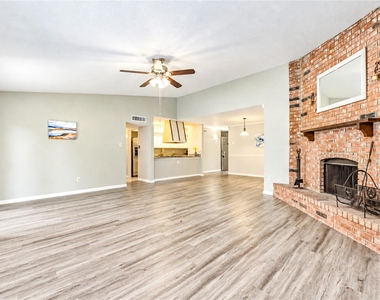 6741 Tara Drive - Photo Thumbnail 4