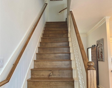 1914 Gentryside Drive - Photo Thumbnail 8
