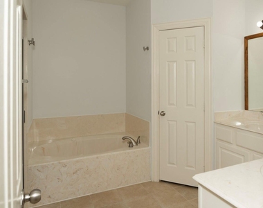 1914 Gentryside Drive - Photo Thumbnail 11