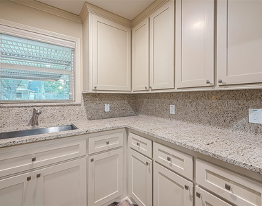 722 Venice Street - Photo Thumbnail 6
