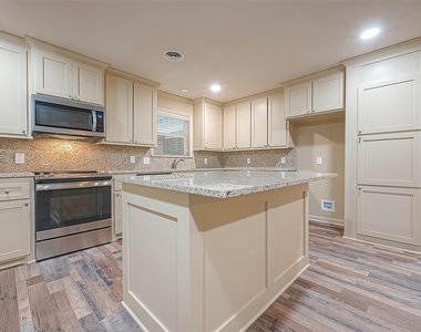 722 Venice Street - Photo Thumbnail 2