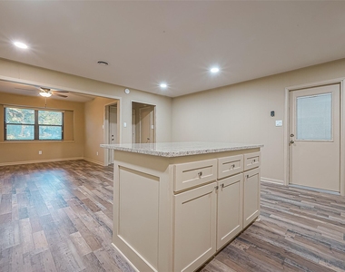 722 Venice Street - Photo Thumbnail 8