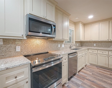 722 Venice Street - Photo Thumbnail 5