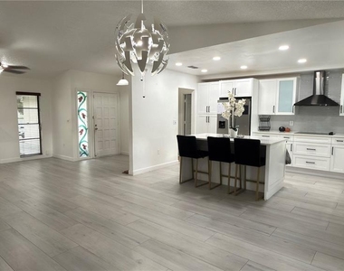 3829 Briarbrook Place - Photo Thumbnail 4