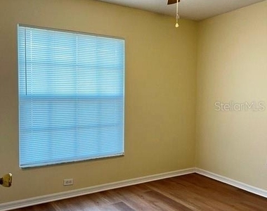 430 Berwick Circle - Photo Thumbnail 10