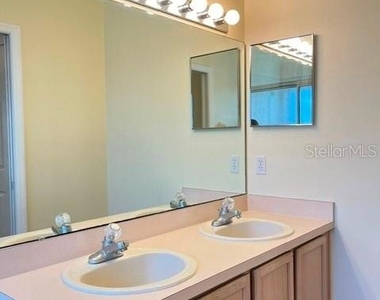 430 Berwick Circle - Photo Thumbnail 14