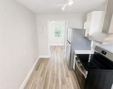 220 13th Avenue W - Photo Thumbnail 3