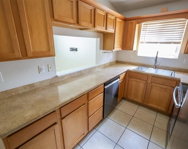 207 12th Avenue S - Photo Thumbnail 4