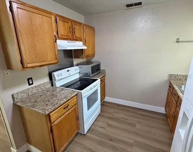 404 East Avenue - Photo Thumbnail 5