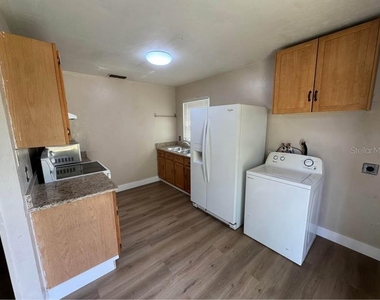 404 East Avenue - Photo Thumbnail 8