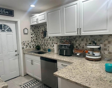7502 Melaleuca Lane - Photo Thumbnail 5