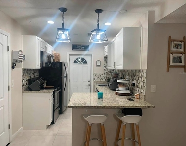 7502 Melaleuca Lane - Photo Thumbnail 4