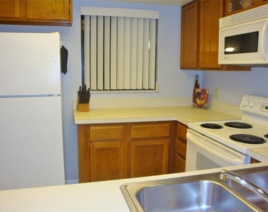 270 Woodlake Wynde - Photo Thumbnail 14