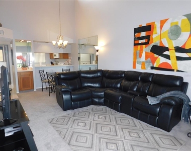270 Woodlake Wynde - Photo Thumbnail 4