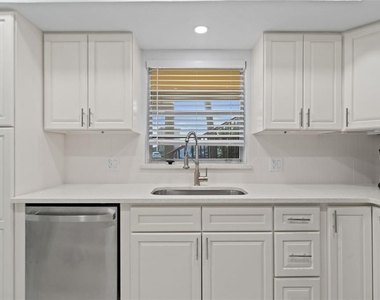 4700 Cove Circle - Photo Thumbnail 13