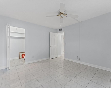 4700 Cove Circle - Photo Thumbnail 20