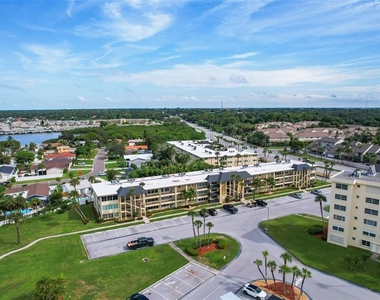 4700 Cove Circle - Photo Thumbnail 30