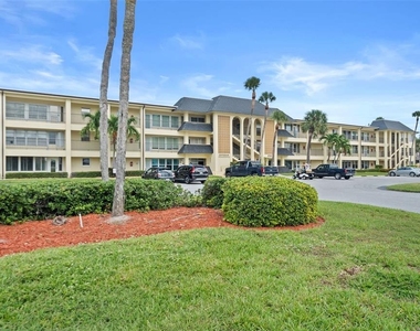 4700 Cove Circle - Photo Thumbnail 36
