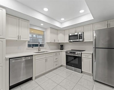 4700 Cove Circle - Photo Thumbnail 14
