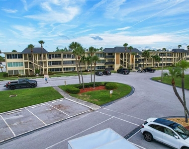 4700 Cove Circle - Photo Thumbnail 37