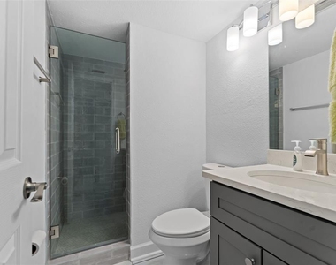 4700 Cove Circle - Photo Thumbnail 22