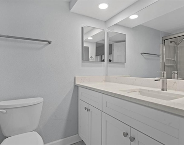 4700 Cove Circle - Photo Thumbnail 19