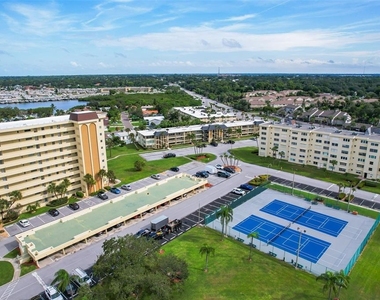 4700 Cove Circle - Photo Thumbnail 33