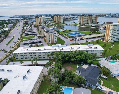 4700 Cove Circle - Photo Thumbnail 40