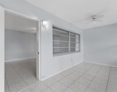 4700 Cove Circle - Photo Thumbnail 3