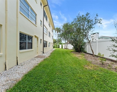 4700 Cove Circle - Photo Thumbnail 25