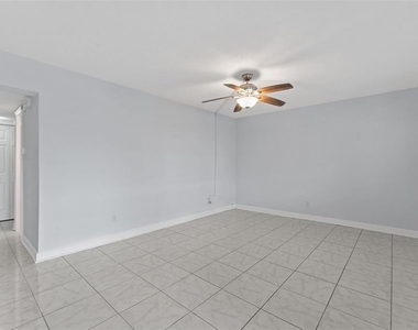 4700 Cove Circle - Photo Thumbnail 8