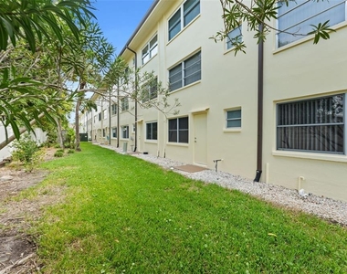 4700 Cove Circle - Photo Thumbnail 24